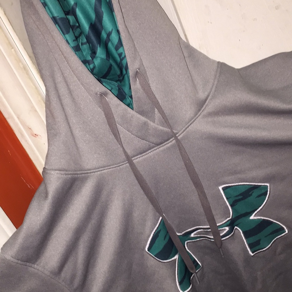 blue and grey under armor sweatshirt 😍